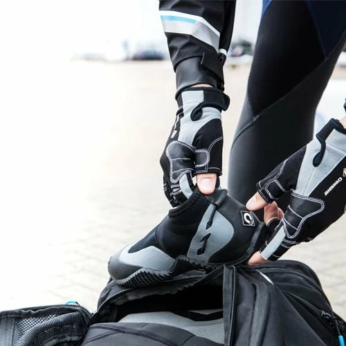 Crewsaver Short Finger Junior Unisex Glove - Black 4 Crewsaver Short Finger Junior Unisex Glove - Black - Image 4