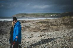 Dryrobe Knitted Eco Beanie -UK Surfing Equipment Sales Store eco beanie lifestyle 2 34ba3080 23af 4c8a adc6 5df1c590adf0 2024x2024