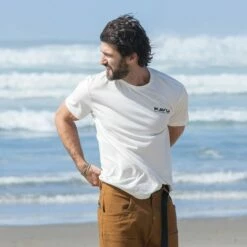 Kavu Klear Above Etch Art Tee - Off White 13 Kavu Klear Above Etch Art Tee - Off White -UK Surfing Equipment Sales Store klearaboveetchart lifestyle 9 d72602c1 3a53 478f b1ad 1b5cbd740efe