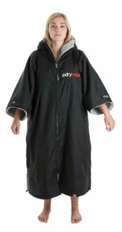 Dryrobe Advance Short Sleeve - Large - Black / Grey -UK Surfing Equipment Sales Store l da bg front 223 1e97c956 a02b 46c3 9591 1fe6abd70863 600x700