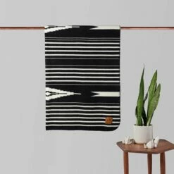 Slowtide Hayden Fleece Blanket -UK Surfing Equipment Sales Store productstyledho19 hayden